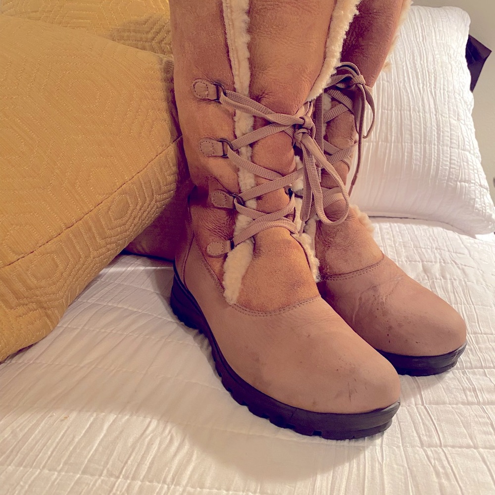 La CANADIENNE Shearling boots 8.5 Medium